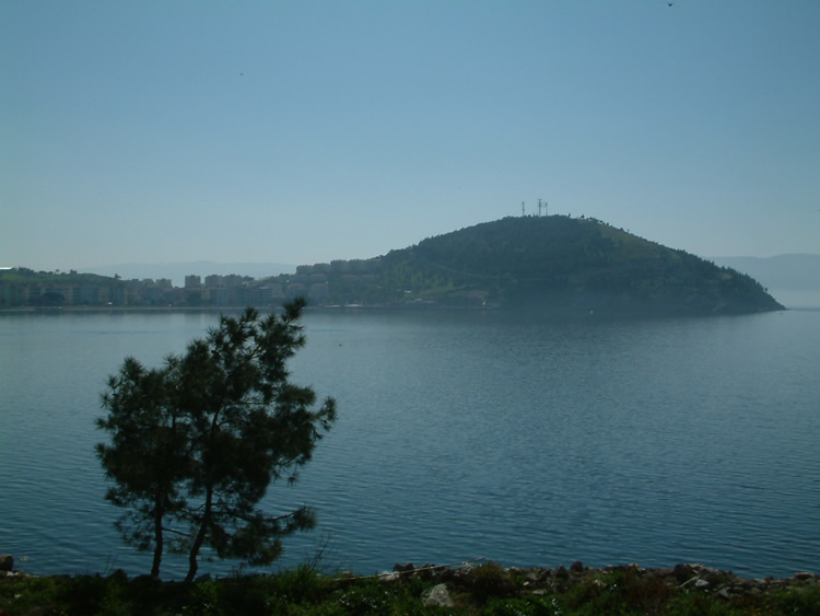 Erdek Zeytinli ada dan Dilek Tepesi görünümü [Suat Ülgay]