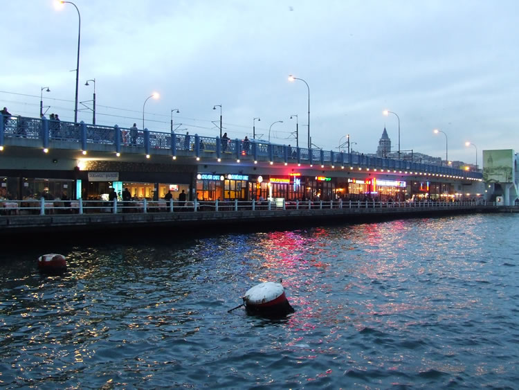 Galata köprüsü gece [Hayrettin Dilaver]