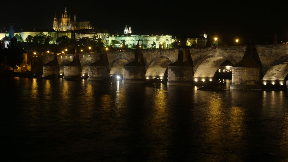 Prague geceleri [Nazlý Tezcan Ýþbilir]